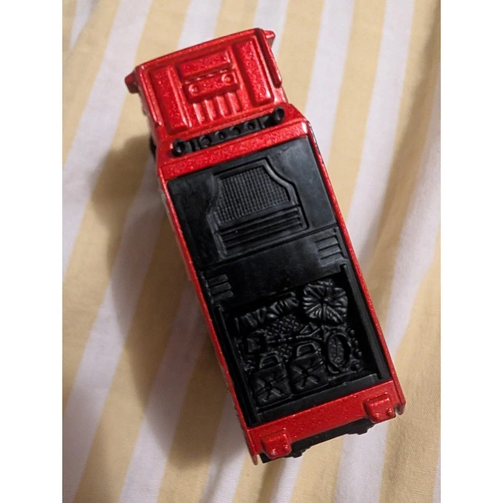 Matchbox Desert Thunder V16 2014 Red Silver Diecast Truck MB928 1:64 Scale
